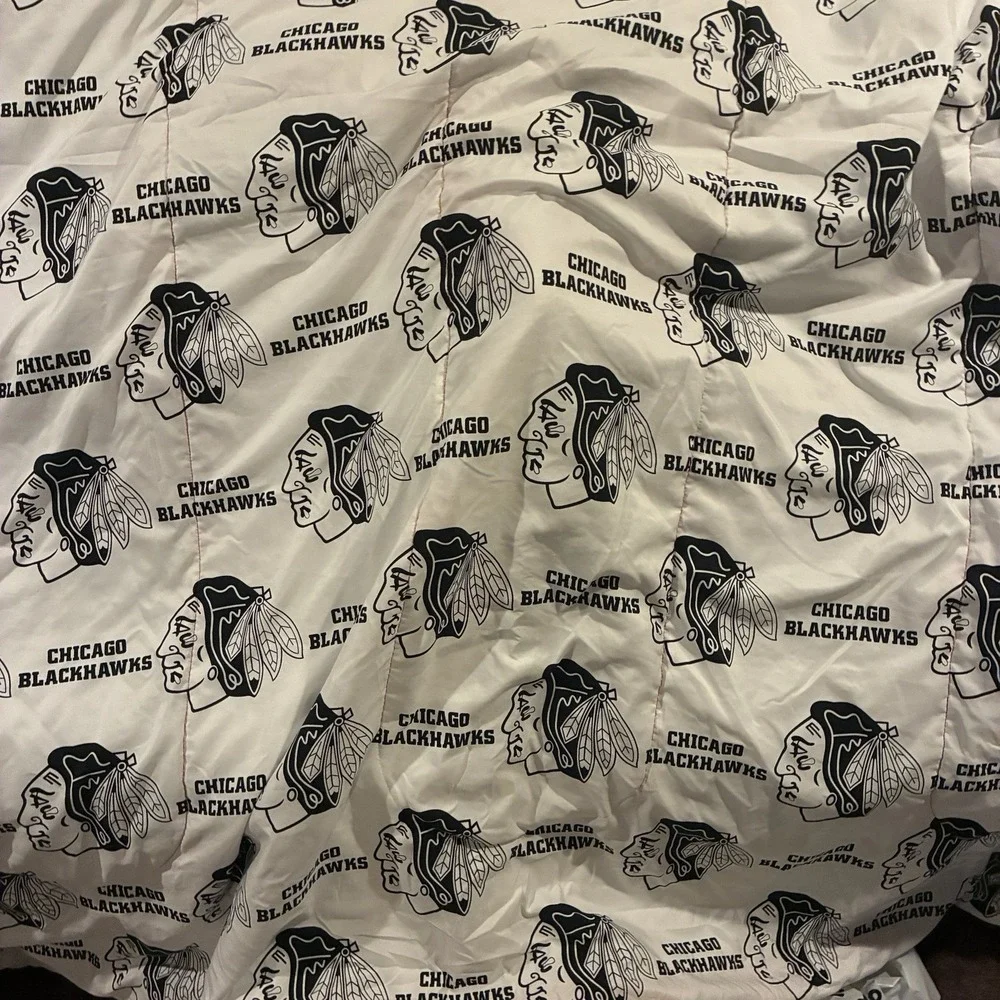 Chicago Blackhawks NHL Reversible Comforter Full Queen Allover Print Bedding